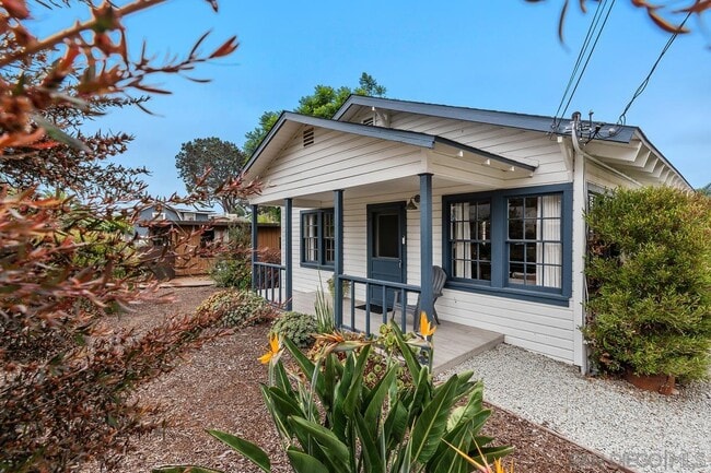 Photo - 215 N Rios Ave