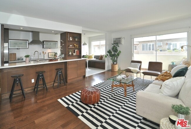 Building Photo - 1344 N Martel Ave Unit 305