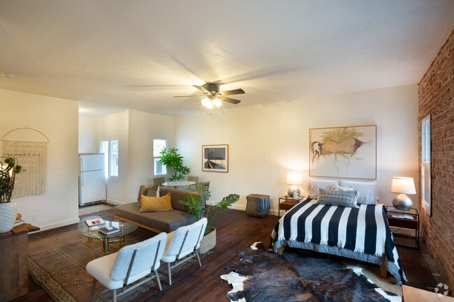 Photo - Larchmont Villas