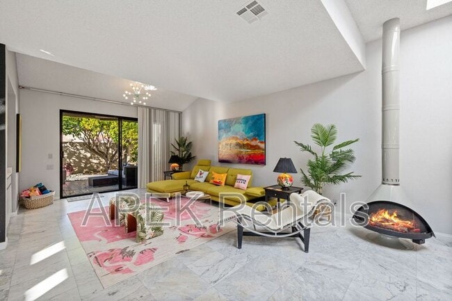 Photo - 1317 E Amado Rd