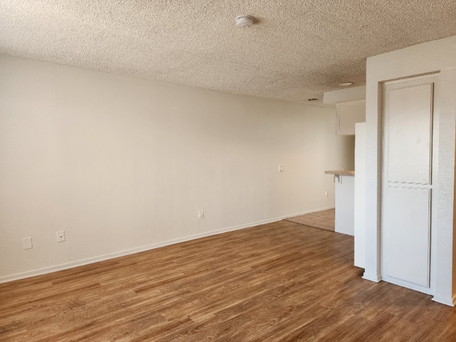 Photo - 633 Broad Ave Unit 27