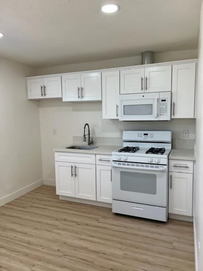 Photo - LB2527 Unit 2529 B