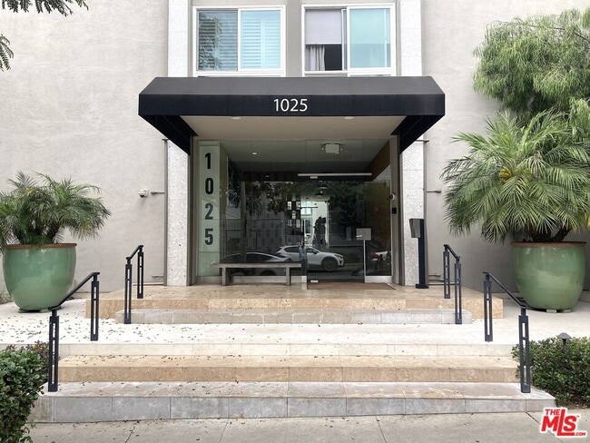 Building Photo - 1025 Kings Rd Unit 313