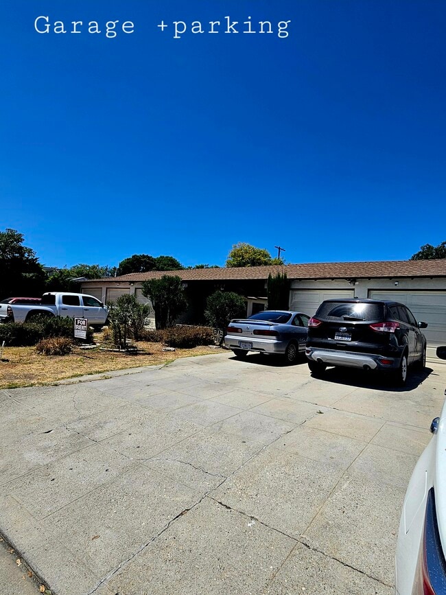 huge parking space - 5927 Lemp Ave Unit 4