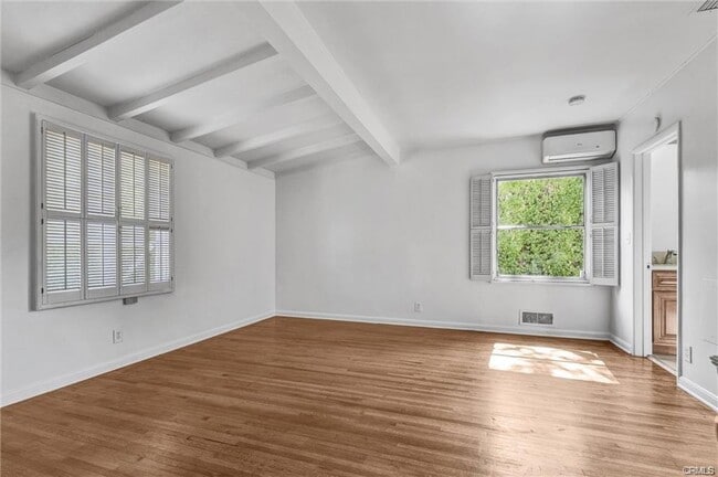 Photo - 2976 Lombardy Rd