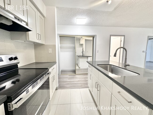 Photo - 1603 N Poinsettia Pl Unit 115