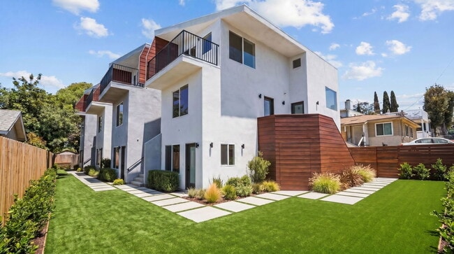 Building Photo - 6640 Valjean Ct Unit 1