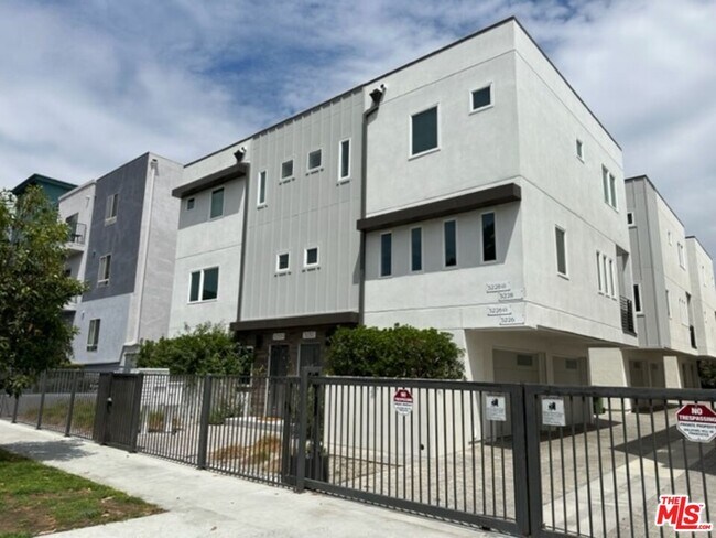 Photo - 5228 Satsuma Ave Townhome