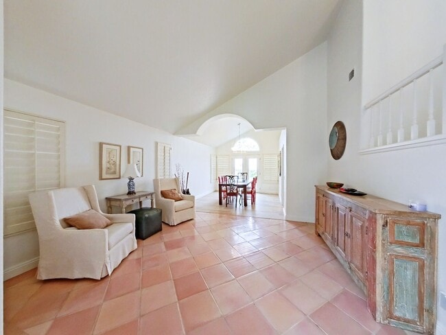 Photo - FURNISHED - Elegant 3 bedroom with office ...