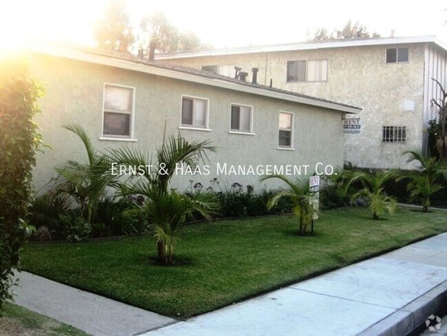 Building Photo - 4510 1/2 N. Lakewood Blvd.- Rental