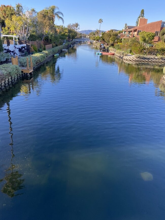 A few steps to Venice /canals - 2707 Strongs Dr