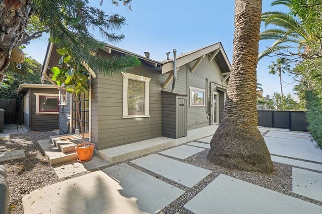 Building Photo - 1044 Manzanita St Unit 1044