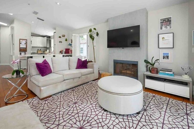 Photo - 569 E Ave