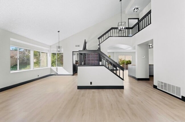 Photo - 120 Sandpoint Ln