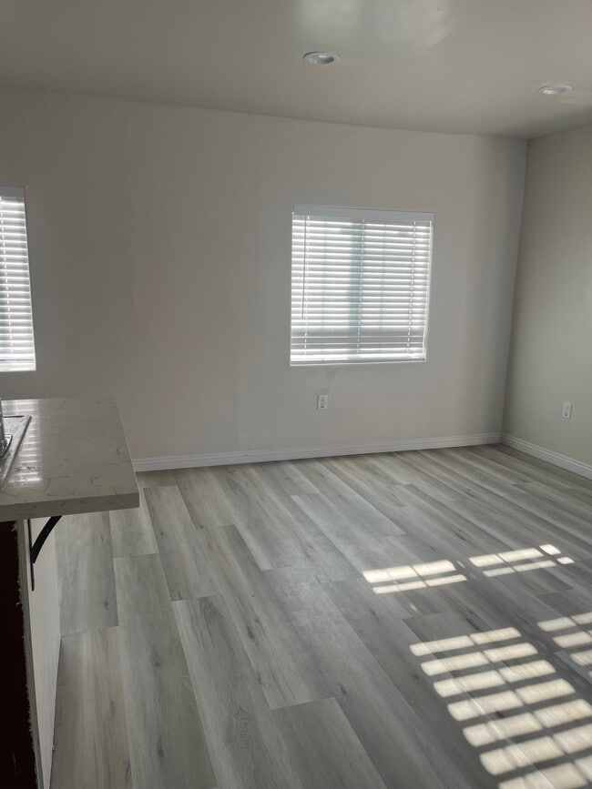 Photo - 1117 N Sycamore Ave