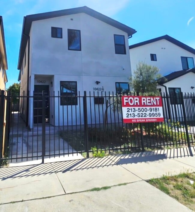 Building Photo - Graham(10422) Unit Graham(10422 1/2)