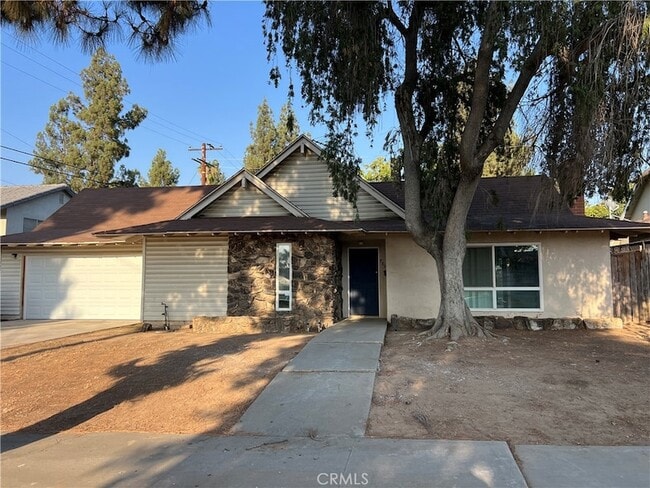 Building Photo - 705 S Grove St Rental