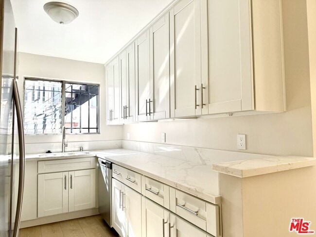 Photo - 925 S Holt Ave Unit 2