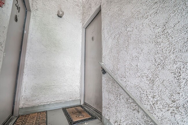 Photo - Remodeled 2 Bedroom Condo for Rent in Newhall!