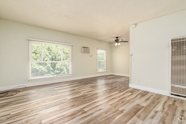 2BR, 1BA - 950SF - Living Room - 10560 Haddon Ave