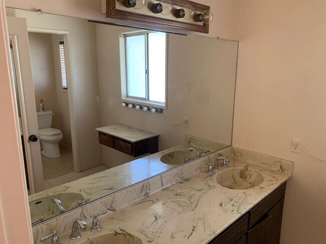 Photo - 7555 Victoria Ave