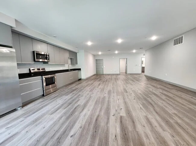 Photo - 7040 Woodman Ave Unit 105