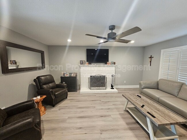 Building Photo - 4926 Island View St