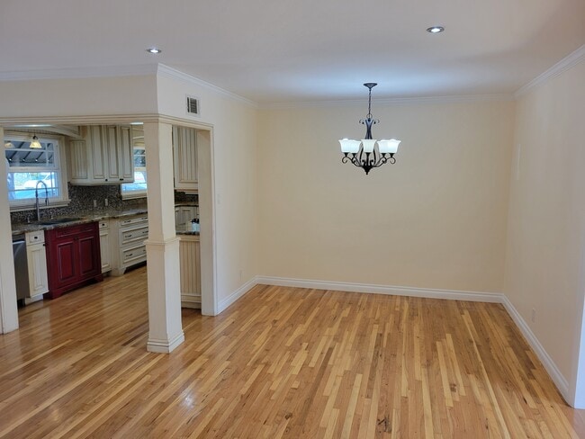 Photo - 7700 Mason Ave