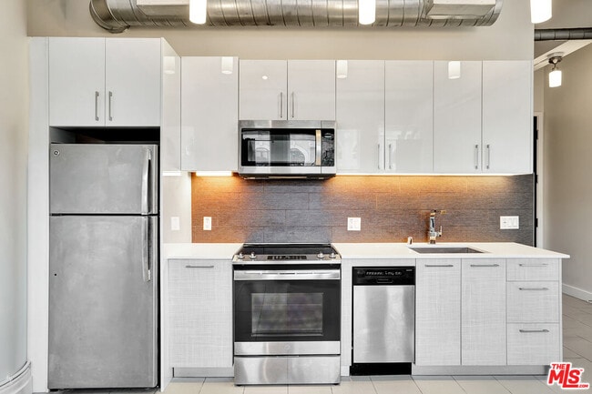 Photo - 939 S Broadway Unit 802