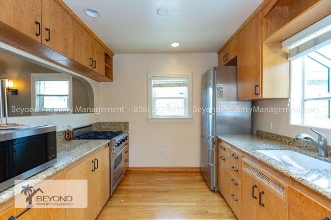 Building Photo - CHARMING 2 BEDROOM CRAFTSMAN BUNGALOW IN T... Rental