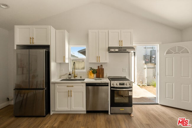 Photo - 1728 W 52nd St