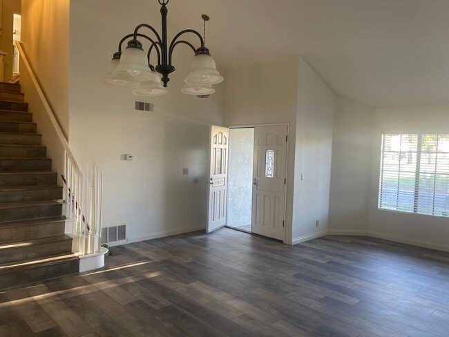 Photo - 2215 Lobelia Ave