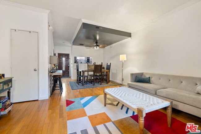 Building Photo - 14256 Victory Blvd Unit 4 Rental