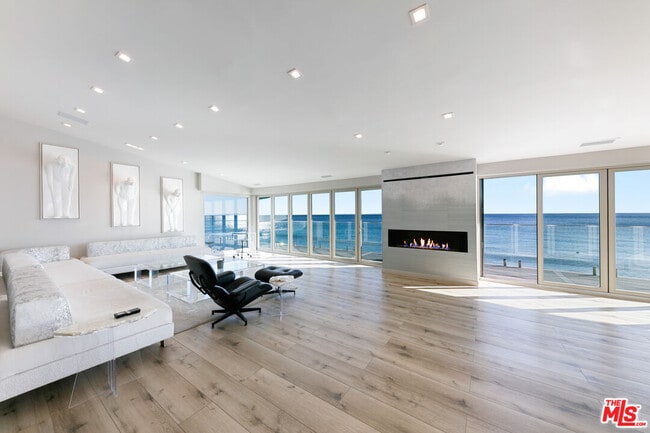 Photo - 25216 Malibu Rd