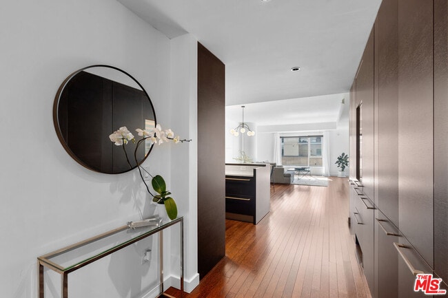 Building Photo - 6250 Hollywood Blvd Unit 7K