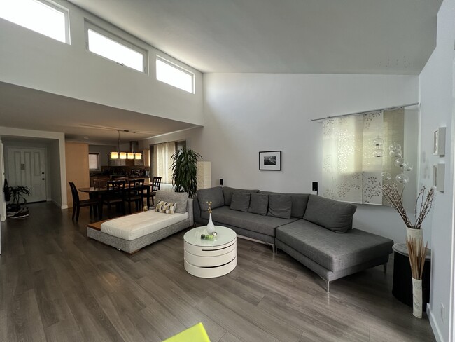 Photo - 6151 Canterbury Dr Unit 302