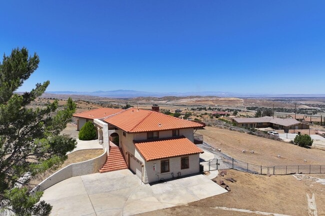 Photo - 1055 Lakeview Dr