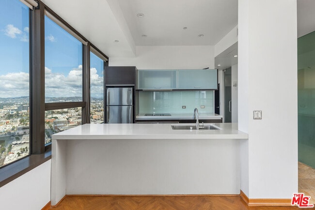Photo - 1100 Wilshire Blvd Unit 2911