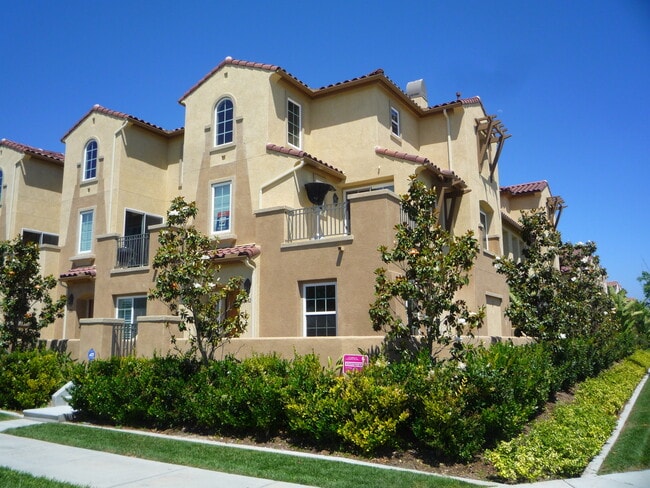 Building Photo - Upgraded Tri-level Townhome in Otay Ranch