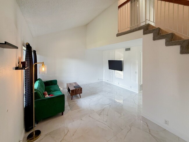 Renovated 3 Bedroom, 2 Bath Townhome with ... - Renovated 3 Bedroom, 2 Bath Townhome with ...