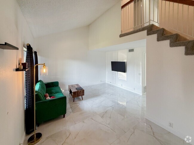 Building Photo - Renovated 3 Bedroom, 2 Bath Townhome with ...