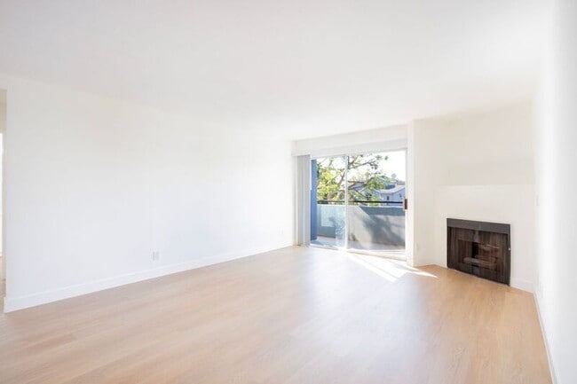 Photo - 10020 Zelzah Ave Unit 213