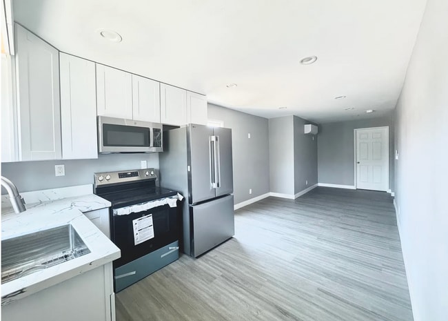 Building Photo - 5107 S Harvard Blvd Unit 5107 ½ S Harvard Blvd