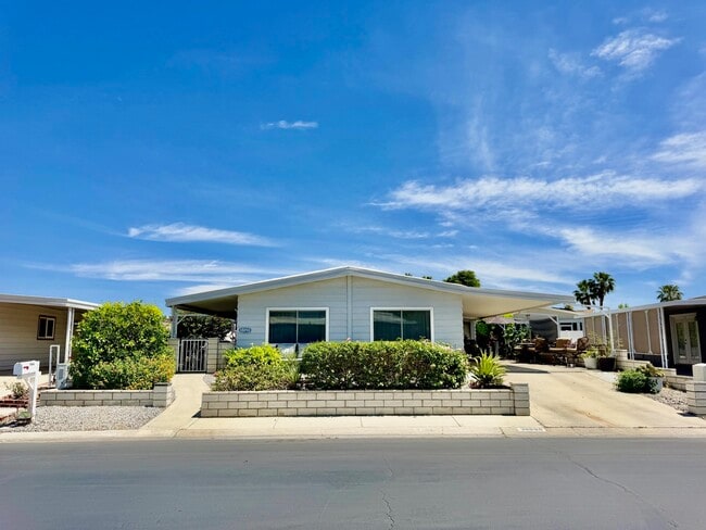 Building Photo - 38890 Desert Greens Dr W