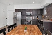 Photo - 1344 N Kenmore Ave Townhome