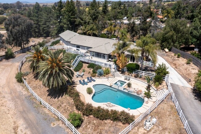 RANCH STYLE POOL HOME ON 2+ ACRES IN THE H... - RANCH STYLE POOL HOME ON 2+ ACRES IN THE H...