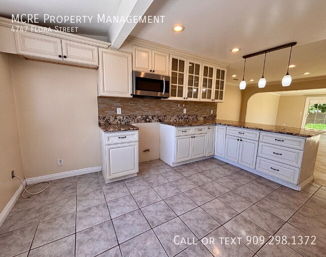 Photo - 4747 Flora St