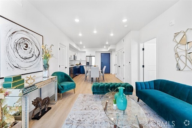Building Photo - 4064 Live Oak Ave Unit 401 Rental