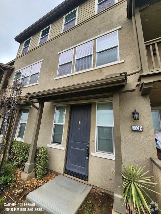 Building Photo - Azusa 2 bedroom Townhome