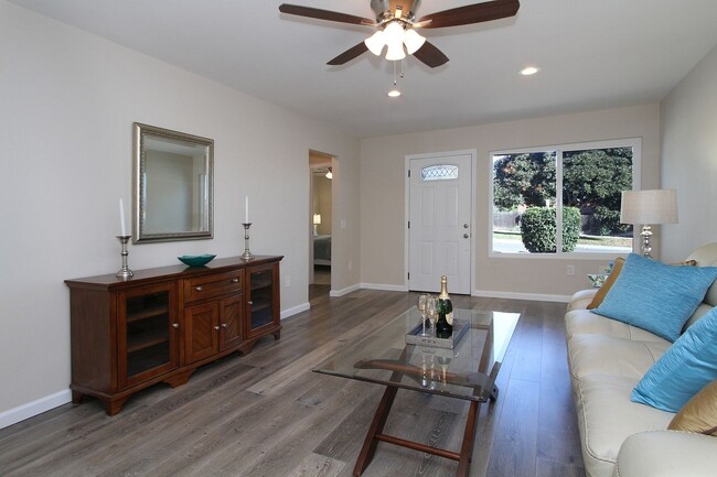 Photo - 1643 Peacock Blvd